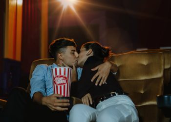 Cum influenteaza filmele pentru adulti relatia de cuplu