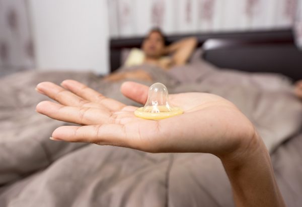 diferenta intre sexul cu prezervativ si cel fara prezervativ - sfatulparintilor.ro - pixabay_com - condom-1822413_1920