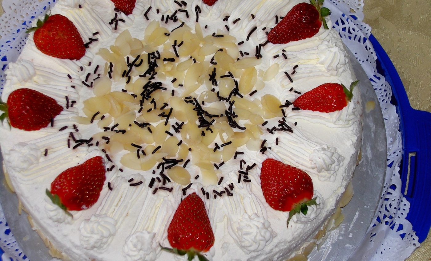 tort crema de zahar ars - sfatulparintilor.ro - pixabay_com - birthday-cake-1327339_1920