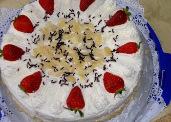 tort crema de zahar ars - sfatulparintilor.ro - pixabay_com - birthday-cake-1327339_1920