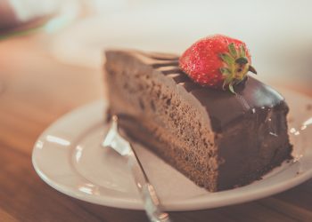 prajitura cu ciocolata - sfatulparintilor.ro - pixabay_com - cake-1850011_1920
