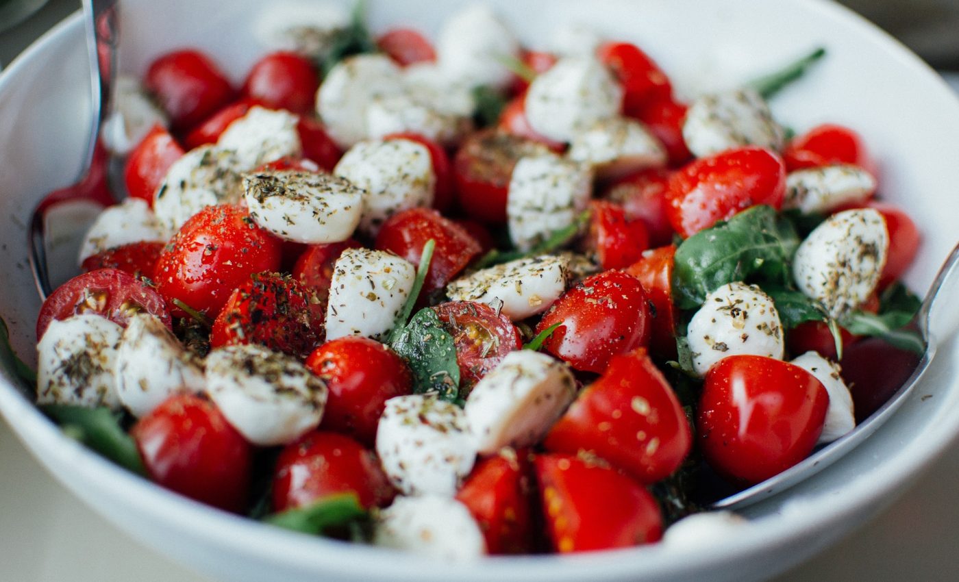 Salata de rosii cu branza - sfatulparintilor.ro - pixabay_com - tomatoes-925698_1920