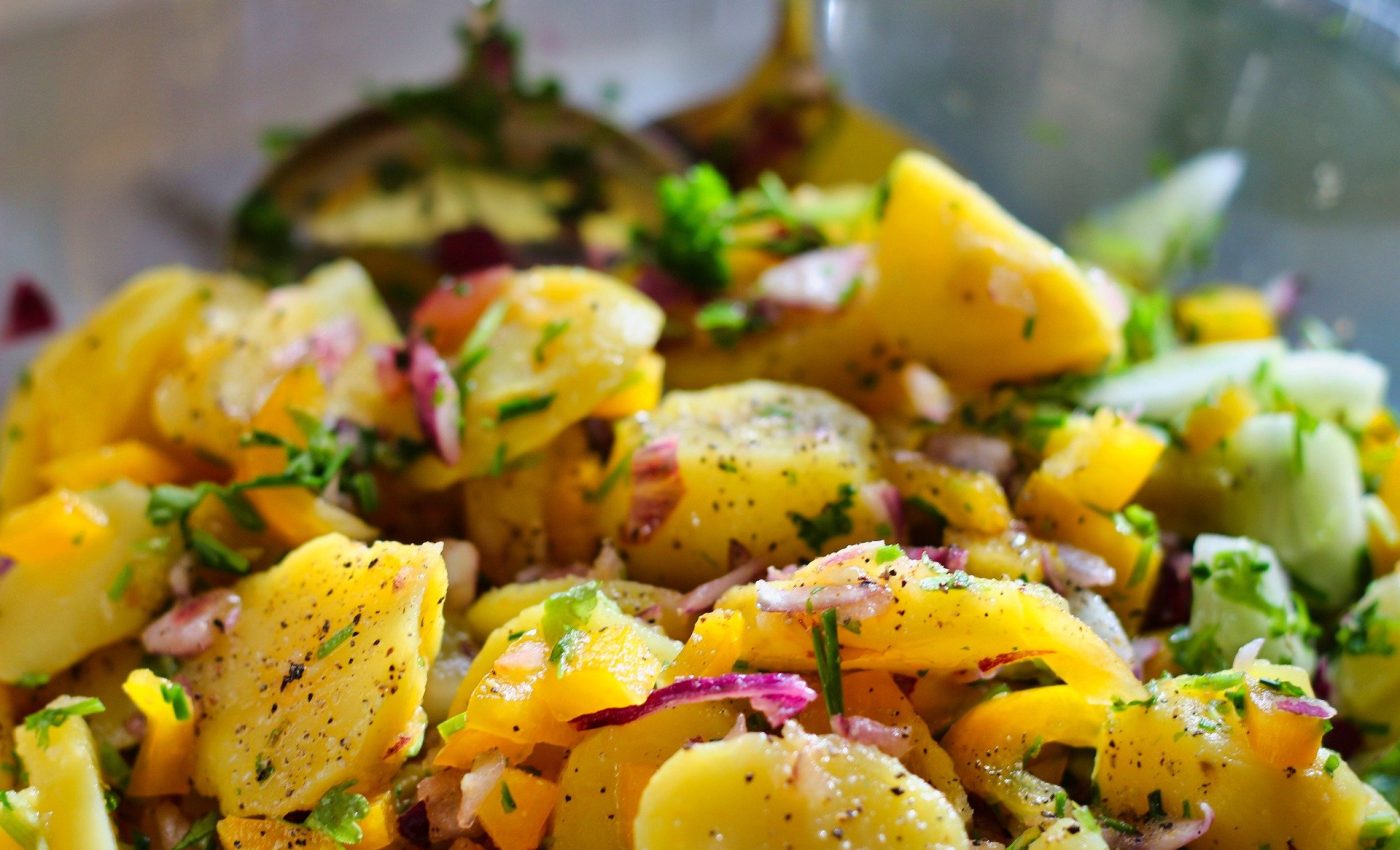 Salata orientala - sfatulparinitlor.ro - pixabay_com - potato-salad-4836398_1920