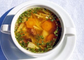 Supa de taietei cu legume - sfatulparintilor.ro - pixabay_com - soup-1503117_1920