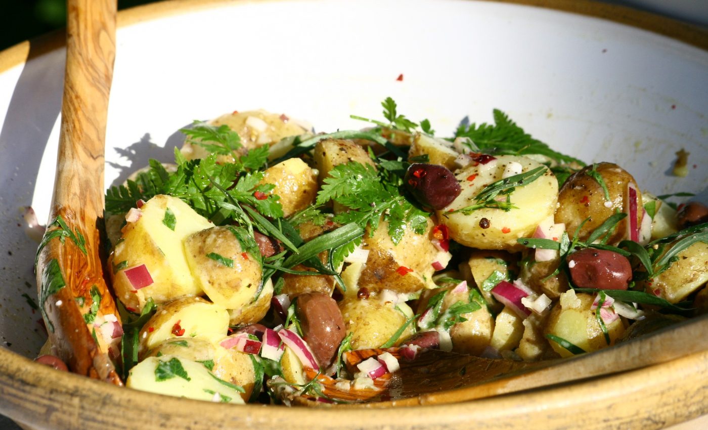 salata orientala cu ou - sfatulparintilor.ro - pixabay_com - potatoe-salad-2416127_1920