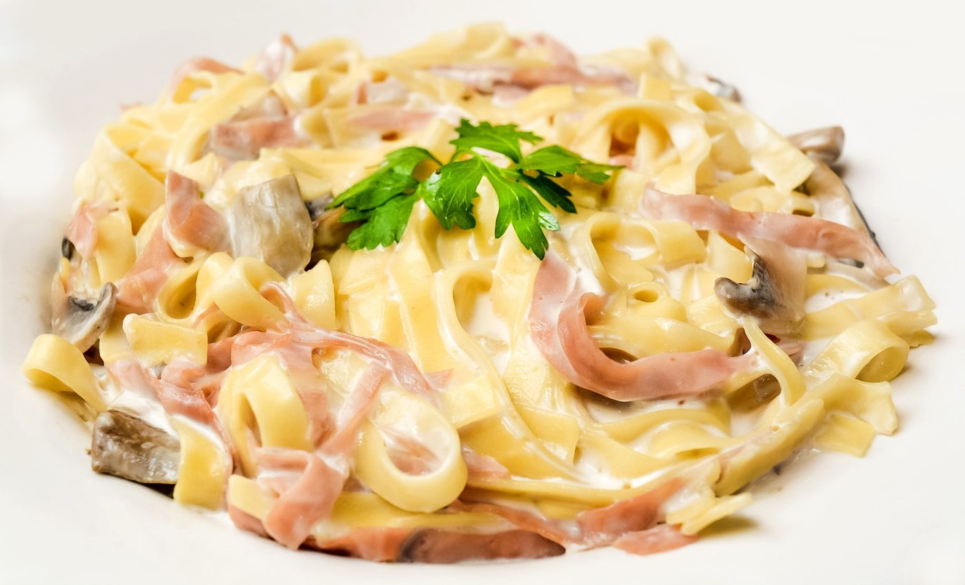 Spaghete cu carne si sos alb - sfatulparintilor.ro - pixabay_com - tagliatele-2814183_1920