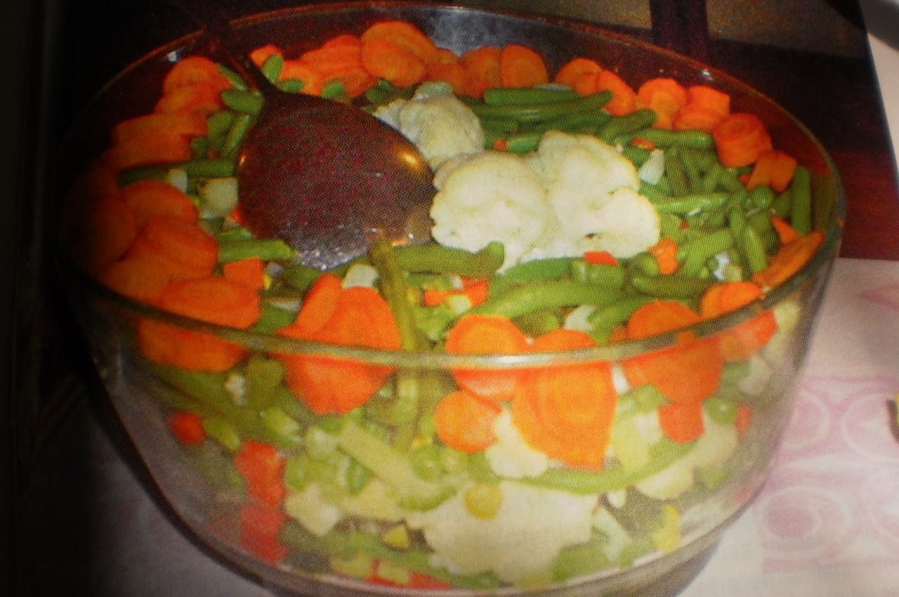 Salata de legume fierte