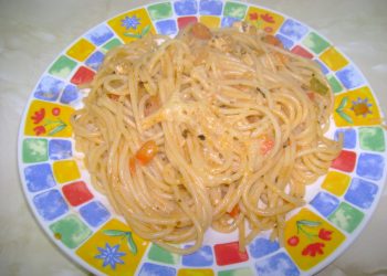Spaghetti cu piept de pui