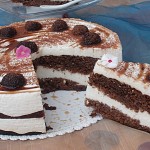 Retete de Revelion: Tort cu crema fina de branzica si trufe de ciocolata