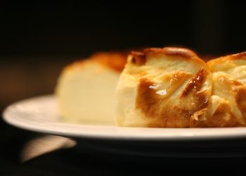 Plăcintă cu brânză dulce si iaurt - sfatulparintilor.ro - pixabay-com - cheesecake-4939713_1920