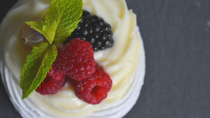 mascarpone cu fructe - sfatulparintilor.ro - pixabay_com - dessert-3585579_1920