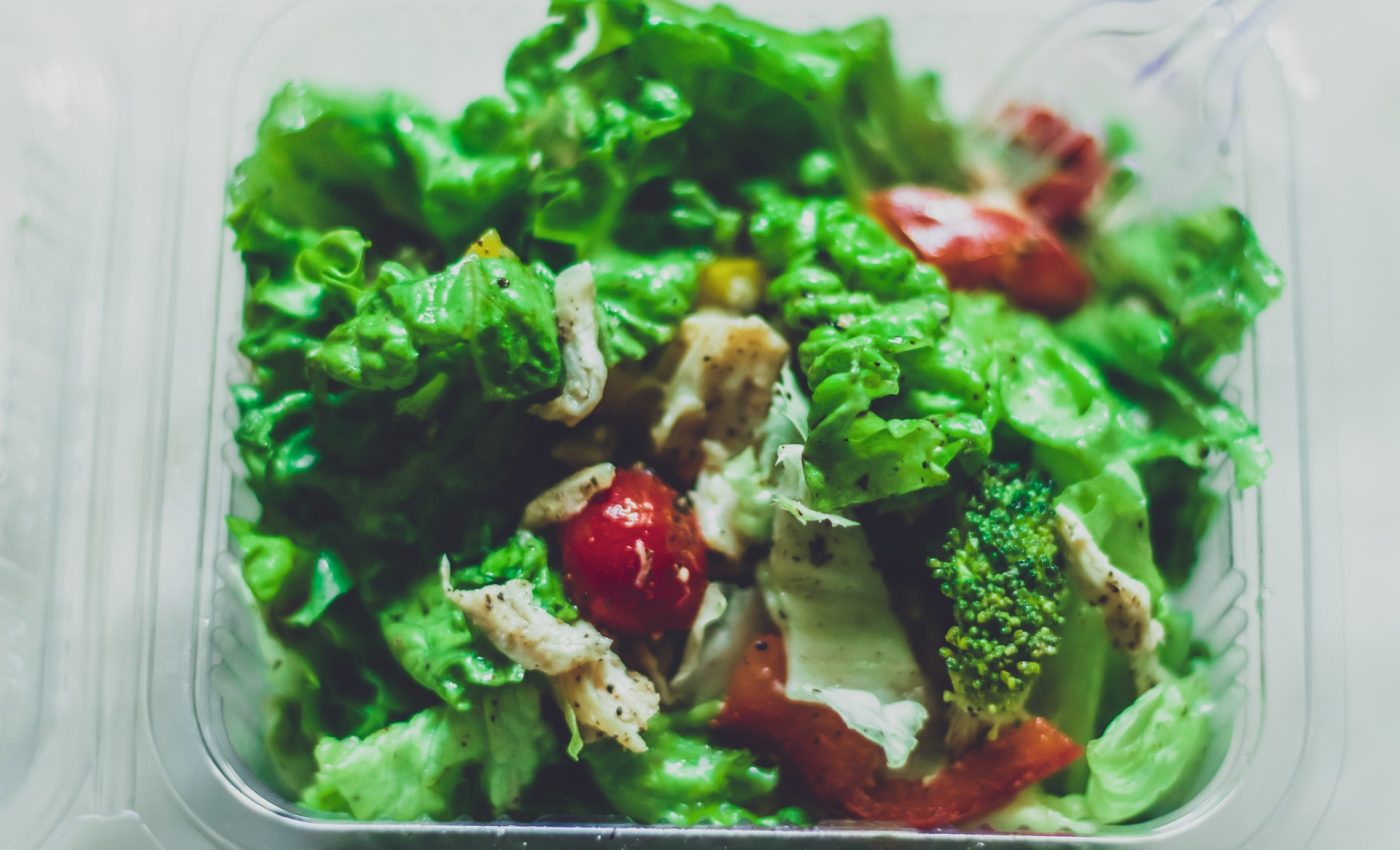 Salata calda cu peste - sfatulparintilor.ro - pixabay-com - box-of-vegetables-2819562