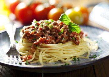 Spaghete cu sos Bolognese
