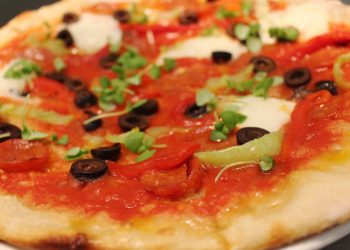 Pizza cu legume- sfatulparintilor.ro - pixabay_com - pizza-1381949_1920