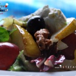 RetetaVideo.ro: Salata cu pere, struguri, nuci si branza