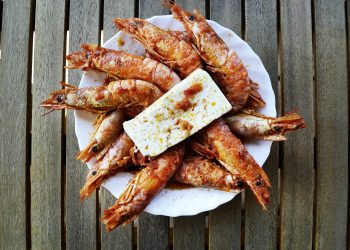 Creveti cu branza feta spanac si ulei de masline - sfatulparintilor.ro - pixabay_com - shrimps-1574353_1920