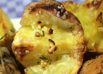 Cartofi noi cu sos de usturoi - sfatulparintilor.ro - piqsels.com-id-jlent