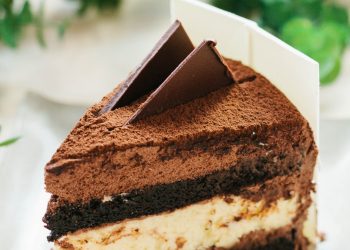 Prajitura de cacao cu crema de ciocolata alba - sfatulparintilor.ro - pexels_com - cake-chocolate-chocolate-cake-1854652