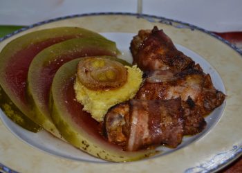 Aripioare picante invelite in bacon