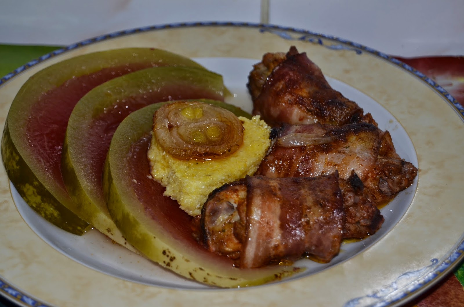 Aripioare picante invelite in bacon
