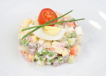 Salata dietetica cu pui si legume