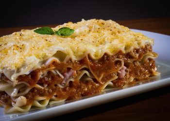 Lasagna bolognese - sfatulparintilor.ro - pixabay-com - meal-2069021_1920