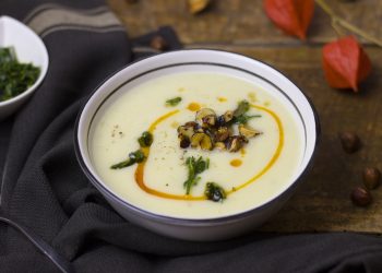 Supă cremă de conopidă cu crutoane - sfatulparintilor.ro - pixabay_com - soup-5700592_1920