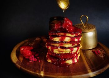 Pancakes cu crema de vanilie si capsune