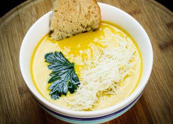 Supa crema cu legume si pui - sfatulparintilor.ro - pixabay_com - cream-4227446_1920