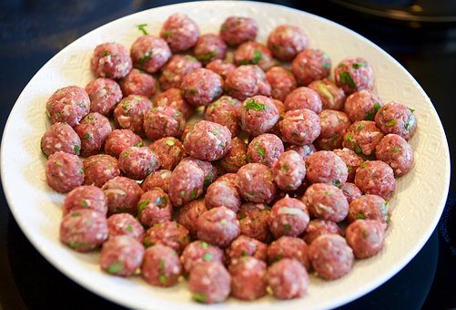 ciorba de perisoare cu carne de curcan - sfatulparintilor.ro - pixabay_com - meatball-2456234__340