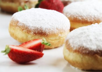 Gogosi pudrate cu zahar