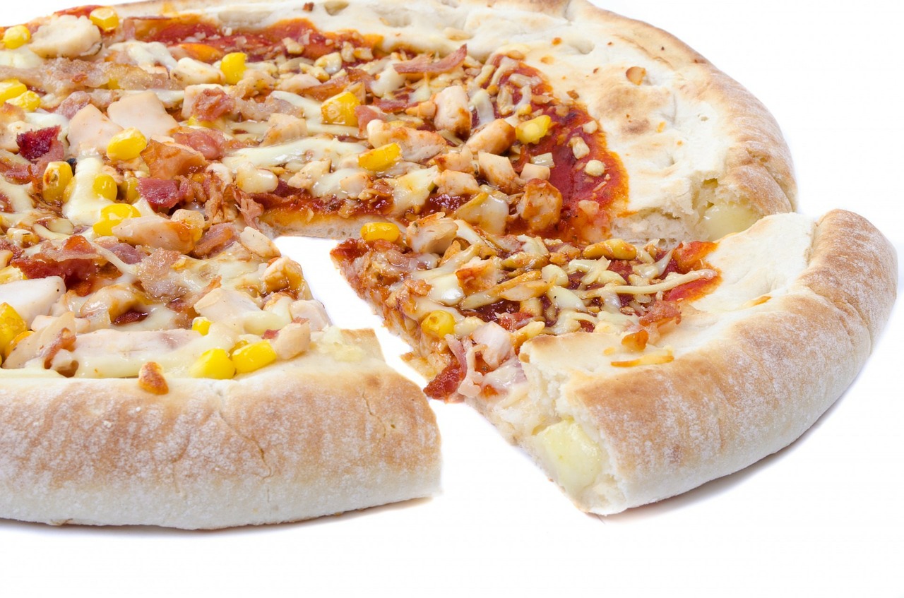 Pizza de casa cu sunca de curcan - sfatulparintilor.ro - pixabay_com - pizza-316427_1280