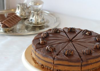 Tort cu crema de ciocolata - sfatulparintilor.ro - pixabay_com - bakery-5203442_1920