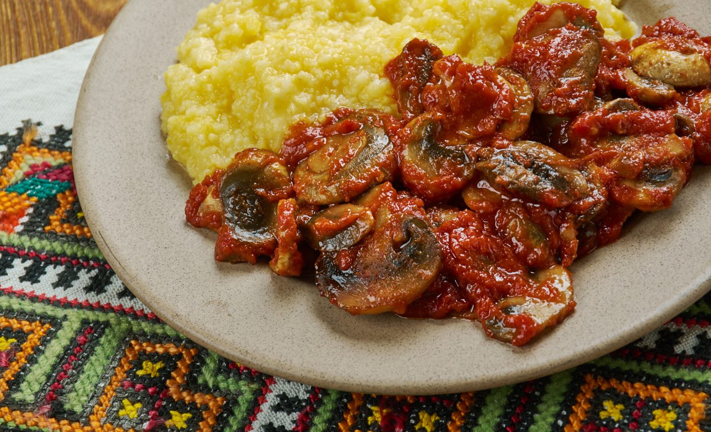 Ciuperci pe pat de mamaliga