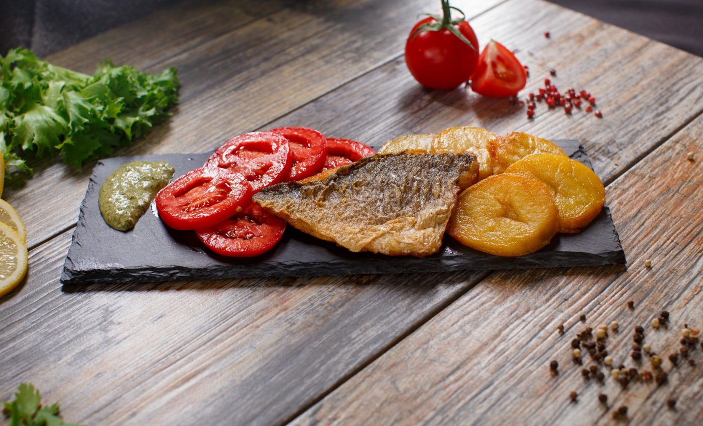 File de peste la gratar cu cartofi gatiti la abur - sfatulparintilor.ro = dreamstime_m_84600974