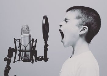 Cum stii daca ai copilul stresat - sfatulparintilor.ro - pixabay_com - microphone-1209816_1920