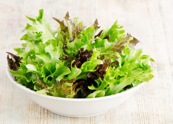 De ce este sanatoasa salata verde