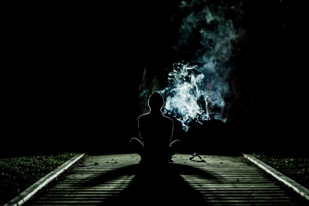despre droguri - sfatulparintilor.ro - pixabay_com - smoke-1031060_1920