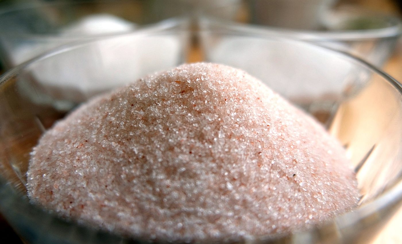 cum sa reduci excesul de sare si zahar - sfatulparintilor.ro - pixabay-com - himalayan-salt-2199823_1920