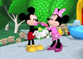 sfatulparintilor.ro - Mickey si Minnie isi serbeaza ziua de nastere la Clubul lui Mickey Mouse