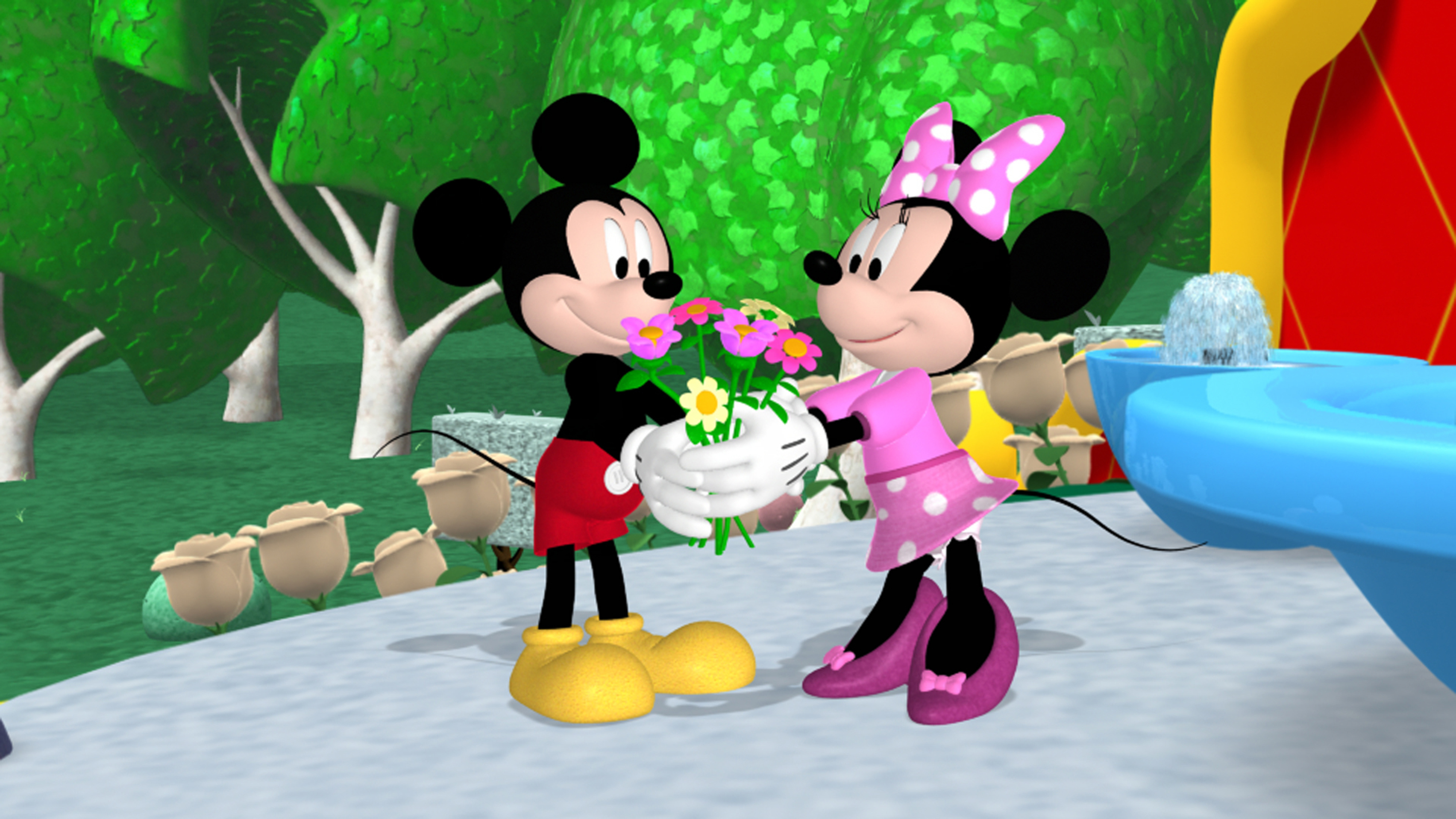 sfatulparintilor.ro - Mickey si Minnie isi serbeaza ziua de nastere la Clubul lui Mickey Mouse