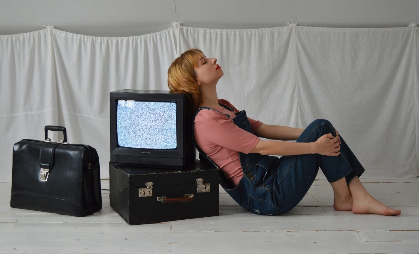 beneficii ale televizorului - sfatulparintilor.ro - pixabay_com - retro-5894867_1920