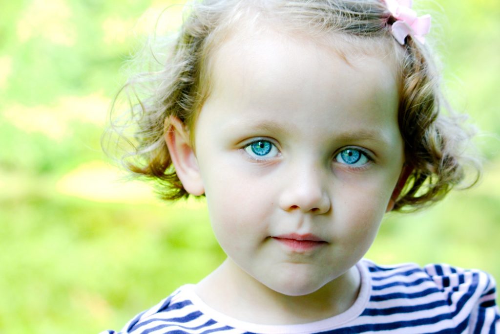 De ce se nasc copiii cu ochi albastri