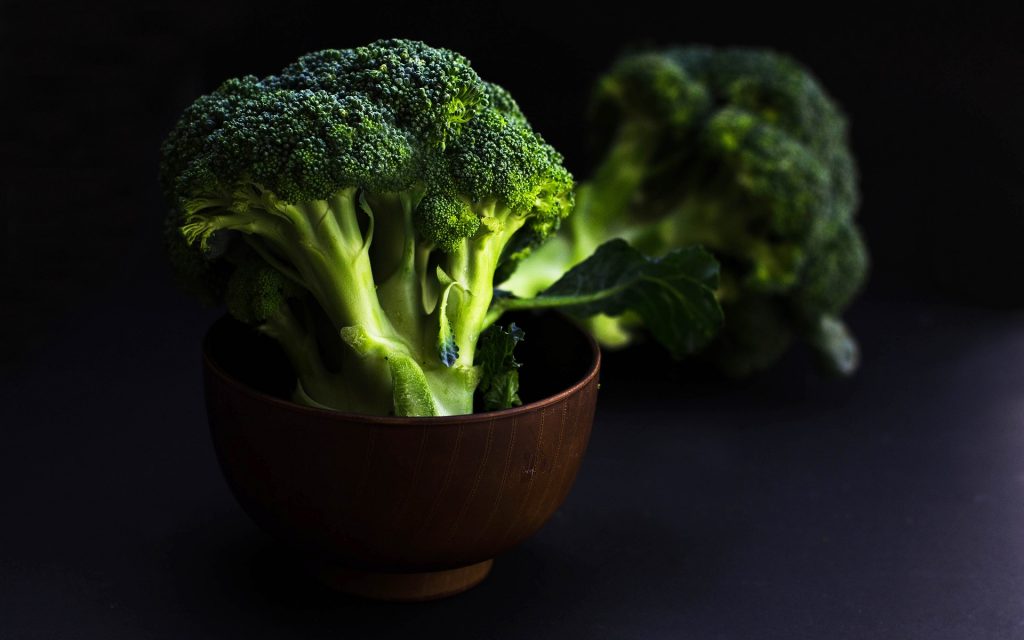 cum sa gatesti broccoli - sfatulparintilor.ro - pixabay_com - bowl-of-broccoli-2584307_1920