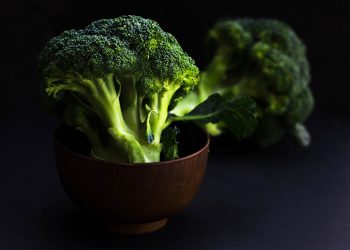 cum sa gatesti broccoli - sfatulparintilor.ro - pixabay_com - bowl-of-broccoli-2584307_1920