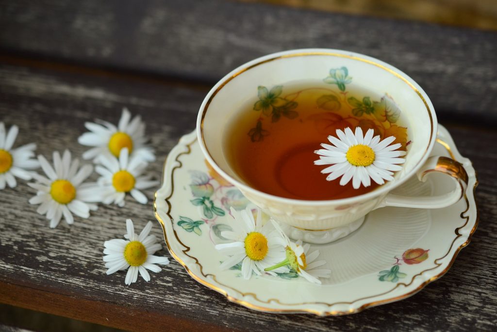 ceai de musetel - sfatulparintilor.ro - pixabay_com - cup-829527_1920