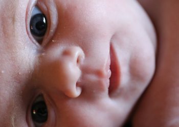 Importanta masajului pentru bebelus - sfatulparintilor.ro - pixabay_com - new-born-baby-1863942_1920