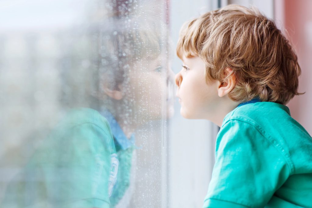 Cand este copilul pregatit sa ramana singur acasa