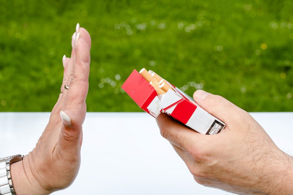 Renunta la fumat - sfatulparintilor.ro - pixabay_com - non-smoking-2383236_1920
