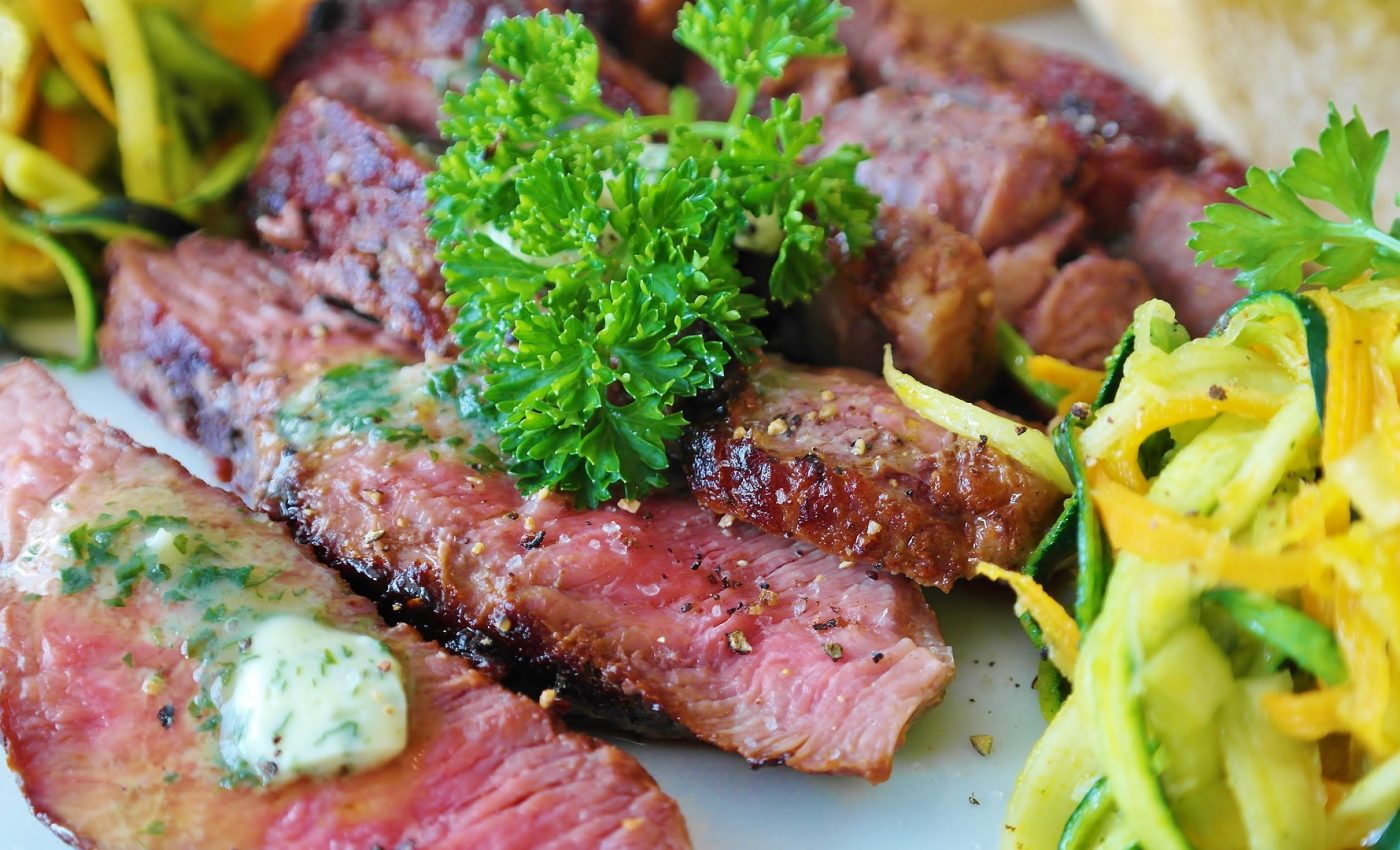 alimente bogate in potasiu - sfatulparintilor.ro - pixabay_com - steak-3640560_1920
